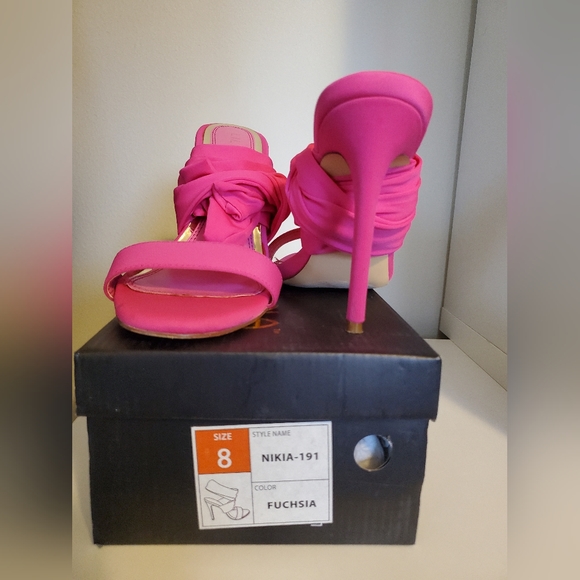 Pink heels size size 8 - Picture 2 of 2